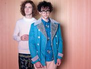 Il y a dix ans "Kids" faisait bouger les mèches de toute une génération de mecs branchouilles et camisolés dans leurs slims ultra-skinny. On a profité du passage d'Andrew VanWyngarden et Ben Goldwasser à Paris pour faire le point et causer du nouvel album à parâitre, "Little Dark Age".