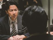 En attendant la sortie le 12 décembre prochain de son dernier film, Une affaire de famille, Palme d’Or à Cannes en mai dernier, Ciné+ vous invite à (re)découvrir en DVD ou BR, le précédent long métrage de Kore-eda Hirokazu, The third murder.