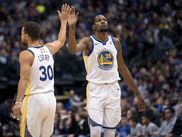 C'est dingue comment une finale NBA peut se jouer à peu de choses.  Les Warriors mènent 3-0 mais le score pourrait très bien être 2-1 en faveur de Cleveland!  Déjà, Golden State aurait été probablement éliminé par Houston si Chris Paul n’était pas blessé. Dans le Game 1 de la finale, Cleveland aurait dû gagner grâce au record personnel en playoffs de 51 pts.