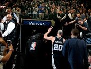 Manu Ginobili est l'un de ces rares joueurs qui font l'unanimité autour de lui.  Son jeu, sa hargne, sa joie de vivre, son humilité et son palmarès ont convaincu fans, media, adversaires et co-équipiers de l'importance du bonhomme et de sa carrière pro, digne du Hall of Fame, longue de 23 ans!  Avec le brésilien Oscar Schmidt, le plus gros scoreur de l'histoire toutes compétitions confondues, Ginobili est le plus grand basketteur sud-americain de tous les temps, tout simplement.  Il est toujours resté abordable et profondément humain et maintenant qu'il a décidé de se retirer à 41 ans il croule sous les accolades tellement méritées.