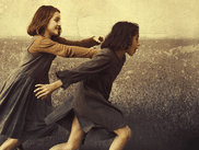 Quand on a vu l'adaptation de L'Amie Prodigieuse, plusieurs choses nous ont frappés : la réalisation subtile et le travail sur les couleurs, la langue, qui semble sortir tout droit du roman et donc des années 50, et la fraîcheur d'un casting parfait à base d'actrices non professionnelles. Et évidemment, aucune de ces impressions ne sont dues au hasard.