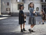 À l’occasion de la diffusion de L’Amie Prodigieuse, à partir du jeudi 13 décembre à 21h sur CANAL+, voici 5 bonnes raisons de vous plonger dans l’adaptation série du best-seller d’Elena Ferrante.