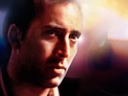 Acteur polymorphe toujours très investi dans ses rôles comme en atteste son Oscar du meilleur acteur pour Leaving Las Vegas, Nicolas CAGE a touché à tout, du cinéma d’auteur au blockbuster en passant parfois par quelques sorties de routes. Mais rassurez-vous TCM Cinéma n’a gardé que le meilleur pour vous concocter une programmation quatre étoiles entièrement dédiée à ce comédien tout feu tout flamme. A retrouver à partir du 7/12 tous les vendredis de Décembre sur TCM CINEMA et myCANAL.