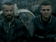 La deuxième partie de la saison 5 de Vikings continue sa diffusion sur CANAL + SÉRIES. Découvrez alors l’interview des interprètes d’Ivar et Harald, Alex Høgh Adersen et Peter Franzén.