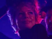 Fosse/Verdon nous entraîne dans un tourbillon jazz au travers du récit biographique de Bob Fosse, l’un des plus grands chorégraphes d’Hollywood, qui a fait naître les pas de danses les plus connus du cinéma et de Broadway. Disparu dans les années 1980, il a formé avec Gwen Verdon, sa muse et épouse, un tandem prodigieux que la série propose de découvrir. Bonne nouvelle si vous rêvez de découvrir cette série, elle sera disponible en US+24 sur myCANAL dès le mois d'avril.