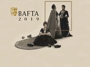Faisant la course en tête avec pas moins de 12 nominations, La Favorite du réalisateur Yorgos Lanthimos ne pouvait pas mieux porter son nom à l’occasion de cette 72e édition des British Academy Film Awards. Equivalent britannique des Oscars américains, les BAFTA ont donc révélé ce mercredi l’ensemble de leurs nominations, mettant également à l’honneur les longs métrages Bohemian Rhapsody et Roma (les deux grands gagnants des Golden Globes 2019) ainsi que First Man et A Star Is Born (qui récoltent tous deux 7 nominations). Un peloton de favoris suivi de près par les films Vice (6 nominations), Cold War et BlacKkKlansman (nommés respectivement dans 4 et 5 catégories).