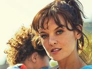 À l’occasion de la diffusion en US+24 de la saison 2 inédite de SMILF, sur myCANAL et CANAL+ SÉRIES, voici 5 bonnes raisons de vous plonger dans l’univers original et déjanté de Frankie Shaw.
