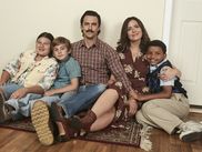 This Is Us a mis tout le monde d’accord sur un point : il faut beaucoup, beaucoup de mouchoirs pour la regarder. La série, émouvante à souhait, offre son lot de moments incroyablement tristes ou bouleversants. La saison 3 de This Is Us est diffusée en US+24 sur myCANAL et à cette occasion, voici 5 moments qui nous ont émus aux larmes.