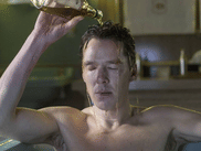 Benedict Cumberbatch, alias Patrick Melrose, crève l’écran dans cette série très noire, héros d’un combat quotidien contre un passé familial destructeur, doublé d’addiction aux drogues dures. Son chemin vers la rédemption est tracé par le scénariste David Nicholls qui adapte ici les romans de l’écrivain anglais Edward St Aubyn, sous la houlette d’Edward à la réalisation.