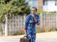 Eve Polastri, interprétée par Sandra Oh, et Villanelle, jouée par Jodie Comer, arriveront-elles un jour à s'attraper ? La nouvelle était tombée à peine quelques jours après le début de la saison 2, Killing Eve sera de retour pour une troisième saison.