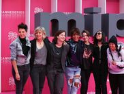 CANNESERIES approche de la fin de son édition mais elle continue à être forte en émotions ! La journée fut chargée grâce à The Outbreak, Studio Tarara, The Feed qui ont illuminé la compétition officielle. L'engagement a également marqué la journée avec une charte importante. Morceaux choisis.