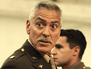 George Clooney a fait son grand retour dans le monde des séries avec Catch-22. Si l’acteur s’est évidemment fait un nom à Hollywood, sa carrière s’est véritablement lancée à la télévision, avec Urgences.