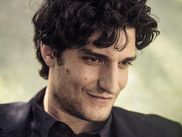 L’acteur fétiche de Christophe Honoré rejoint le casting de la cinquième saison de la Création Originale actuellement en tournage. Aux côtés de Jacques Audiard qui apportera sa patte de metteur en scène, la présence de Louis Garrel dans la série devrait attirer un public cinéphile encore plus exigeant. Retour sur le parcours impeccable d’un ex-jeune premier devenu incontournable.