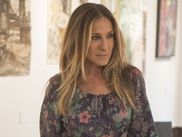 À l’affiche de la troisième saison inédite de Divorce, à découvrir à l’heure US sur OCS disponible avec CANAL+, Sarah Jessica Parker s’impose encore et toujours comme une icône du petit écran. Comment l’actrice révélée par Sex And The City conserve-t-elle son titre de reine ultime des séries au fil des années ? Décryptage.