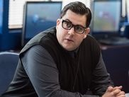 Brillant, surprenant, tantôt peureux ou courageux, l’analyse Syrie interprété par Artus est follement attachant, et c’est un des personnages qui a le plus évolué depuis son apparition dans Le Bureau des Légendes.