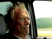 Clint Eastwood est un mythe vivant. A quatre-vingt-neuf ans, le réalisateur et acteur américain pourrait prendre sa retraite. Il n'en est rien. Avec La Mule, il revient pour la première fois (si l'on peut dire) depuis Grand Torino à la fois devant et derrière la caméra. Bonne nouvelle : il est plus en forme que jamais.