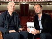 La saison 4 de 21CM méritait bien un Prix Nobel !
Entre Montmartre et la Place Dauphine, Patrick Modiano nous charme par son humour et sa bienveillance. Il se retrouve avec Augustin Trapenard à marcher sur les pas d'une mystérieuse jeune fille... 
Après avoir regardé le replay, plongez-vous dans la liste de lecture de l'émission.