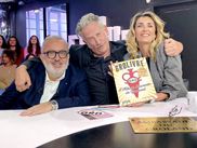 Ce lundi 4 novembre, Mouloud Achour fêtait les 35 ans de CANAL+. À cette occasion, Clique a reçu Dominique Farrugia, Mademoiselle Agnès et Benoît Delépine qui, tous les trois, ont collaboré avec la chaîne. Guillaume de Tonquédec est également venu présenter son dernier film en compagnie de son petit protégé, Piti Puia.