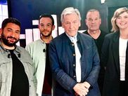 Ce mardi 5 novembre, Mouloud Achour recevait le réalisateur Costa-Gavras et l’humoriste Laurent Baffie sur le plateau de Clique. L’occasion pour les deux hommes de nous en dire plus sur leurs propres combats, l’un pour son pays natal, l’autre pour des sujets de société qui lui tiennent à cœur.