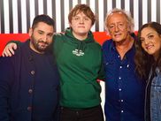 Mardi 22 octobre, Mouloud Achour recevait Cyprien Verseux, Camille Lellouche, Didier Barbelivien sur le plateau. Une belle émission ponctuée par le live de Lewis Capaldi, le chanteur écossais aux milliards d’écoutes, qui nous a offert un moment suspendu dans le temps.
