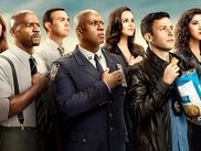 C’est peut-être l’une des séries les plus hilarantes de la télévision américaine. Jake Peralta et tous ses collègues du poste de police du secteur 99 de Brooklyn font de leur mieux (et parfois ce n’est pas facile) pour faire régner le calme aux alentours de New York. Face aux crimes qu’ils évitent, les agents de police ont heureusement une chose inaltérable qui ne pourra jamais changer : leur humour. Petit florilège des meilleures citations de chacun des personnages principaux de Brooklyn Nine-Nine.