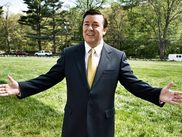 C'est officiel, le créateur et acteur principal de The Office est de retour pour présenter la 77e cérémonie des Golden Globes qui sera diffusée en direct et en exclusivité sur CANAL+ dans la nuit du 5 au 6 janvier 2020.
