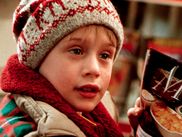 Le mois de décembre correspond bien sûr à la période idéale pour voir (et souvent revoir) des comédies de Noël. Certaines d'entre elles sont même devenues des classiques du genre. En voici quelques-unes pour passer des fêtes dans la joie et le bon humour.