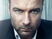 Ray Donovan, personnage clé de la série éponyme, est ce qu’on appelle un anti-héros. S’il brille dans la série, il a pourtant bien des caractéristiques pour être détesté. Focus sur les tenants et les aboutissants de sa psychologie.