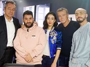 Ce mardi 26 novembre, Michel Denisot, Franck Dubosc et Sophie Mourousi étaient les invités de Clique. Tous les trois sont venus nous présenter le film Toute Ressemblance, dans les salles dès ce mercredi 27 novembre. L’occasion alors de parler de télévision, ce monde impitoyable méconnu de beaucoup de téléspectateurs. En fin d’émission, le rappeur belge Tawsen est venu faire son tout premier live sur le petit écran.