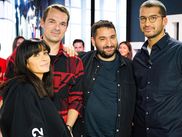 Ce mercredi 27 novembre, Mouloud Achour recevait tout d’abord Jean-Pierre Raffarin pour son livre Chine, le grand paradoxe (éd. Michel Lafon). L’occasion pour lui de nous parler de géopolitique, et d’évoquer ses souvenirs avec Jacques Chirac. L’ancien Premier ministre a ensuite été rejoint par la chanteuse Jenifer pour la réédition de son album Nouvelles Pages. Enfin, le docteur Jean-Victor Blanc est venu nous parler des troubles psychiques dans la pop culture.