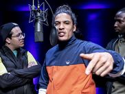 Dans la série, il est Clément alias Apash, rappeur bien décidé à aller au sommet. Un peu comme son interprète, Hatik, une des nouvelles révélations du rap français.