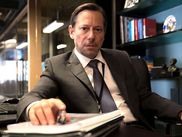 Dans les épisodes 5 et 6 de la cinquième saison du Bureau des légendes, à voir en ce moment sur CANAL+, on en apprend davantage sur le passé de certains personnages. Qui rejaillit dans le présent…