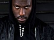 Dans Validé, Mastar (Moussa Mansaly) est un parrain du rap à qui il ne vaut mieux pas chercher de noises. À voir en ce moment sur CANAL+.
