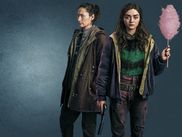 Le 15 octobre, la nouvelle mini série Two Weeks To Live débarque sur CANAL+.
On vous en dit plus sur cette comédie noire qui devrait ravir les nostalgiques d'Arya Stark (Game of Thrones).