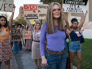 Didier Allouch, notre correspondant préféré à Hollywood, était à l'avant-première de THE GLORIAS , le biopic que consacre Julie Taymor à Gloria Steinem, une des plus grandes militantes féministes des cinquante dernières années aux Etats-Unis. Si le film ne devrait pas sortir en France avant le début de l'année prochaine, on est plutôt impatient...