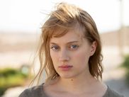 Héroïne troublante de la série de la Création Originale Possessions, toute en ambiguïté et en vulnérabilité, l’actrice s’était déjà fait remarquer auparavant. On la retrouve dès maintenant sur CANAL+.