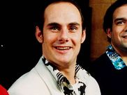 Les Inconnus portent le nom le plus ironique de l'histoire des humoristes puisqu'on connaît leurs répliques par cœur. Que cela soit sur scène, à la télé ou au cinéma, ils ont marqué les années quatre-vingt-dix et font toujours autant rire aujourd'hui. À l'occasion d'une soirée qui leur est consacrée le 23/10 sur CINÉ+, faisons un petit retour sur le succès de ces trois frères de l'humour.