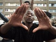La Création Décalée de CANAL+ revient pour une saison 2 avec huit nouveaux épisodes documentaires. Autant de portraits de passionnés qui sortent des sentiers battus, réalisés par huit jeunes autrices et auteurs au style bien affirmé.
