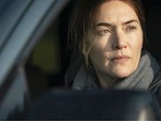 Sombre, touchante et haletante, Mare of Easttown arrive dès le 19 avril sur OCS, disponible avec CANAL+. Une série policière portée par Kate Winslet, où le suspense et le sordide se mêlent à un incroyable portrait de femme. Focus sur ce nouveau programme au casting étoilé.