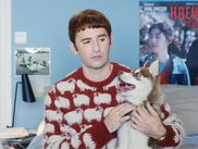 Toute l’année, CANAL+ sélectionne des programmes queer sur un corner digital spécial, HELLO. Mais à partir du 19 juin et en l’honneur du Pride Month qui célèbre la diversité de la communauté LGBTQ+, d’autres chaînes du groupe se mettent aux couleurs de l’arc-en-ciel pour proposer une programmation exceptionnelle, avec plusieurs films, séries et documentaires inédits.