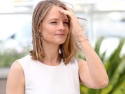 Depuis sa première venue à Cannes en 1976 pour TAXI DRIVER, qui lui vaudra sa première nomination à l'Oscar à l'âge de 14 ans, Jodie Foster a vécu une véritable histoire d'amour avec le Festival, qui se prolonge depuis 45 ans, avec sept de ses films présentés en sélection officielle, que ce soit avec la casquette de comédienne ou de réalisatrice, dont la dernière fois en 2016 où elle a accompagné MONEY MONSTER avec son duo hyper glamour, Julia Roberts et George Clooney. Avec cette Palme d'Or d'Honneur, le Fesitval de Cannes souhaite célébrer l'artiste qui a su mélanger films d'auteur et blockbusters, une grande amie de la France dont elle maîtrise la langue à la perfection, et une femme qui depuis son plus jeune âge milite pour une meilleure égalité des chances à Hollywood. Son prix lui sera remis lors de la Cérémonie d'Ouverture, le 6 juillet 2021.