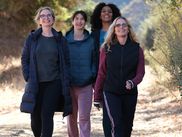 Alors qu’elle vient de faire son retour au cinéma avec le drame My Zoe, l’actrice, scénariste et réalisatrice française expatriée aux Etats-Unis s’apprête également à sortir sa toute première série sur CANAL+ : On The Verge. L’occasion pour elle de revenir – avec succès – à sa grande spécialité, la comédie existentielle.