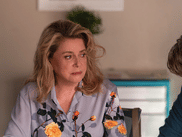 A l’occasion de la sortie en salles du film DE SON VIVANT, Laurie Cholewa a reçu sur le plateau de Tchi Tcha la réalisatrice du film, Emmanuelle Bercot et l’acteur Benoît Magimel, qui interprète le personnage principal atteint d’un cancer incurable.