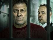Un professeur, un homme pas taillé pour l’incarcération commence sa détention. En suivant son histoire et celle du surveillant pénitentiaire qui en a la charge, la série avec Sean Bean et Stephen Graham saisit le spectateur à la gorge.