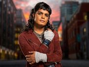 Présentée en avant-première mondiale au Festival Séries Mania de Lille, cette nouvelle série canadienne a été l’une des sensations de l’automne 2021, en mettant magnifiquement en lumière un personnage principal non-binaire et d’origine pakistanaise.