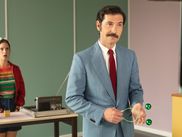 Un an après le cliffhanger incroyable qui concluait sa première saison, la meilleure série française de 2021 revient déjà sur CANAL+. Et sans spoiler, on peut déjà dire que cette deuxième saison d’OVNI(s) va encore planer très au-dessus de la mêlée.