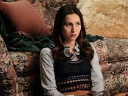 Après sept épisodes particulièrement éprouvants, la seconde saison d’Euphoria s’est achevée sur un huitième chapitre bouleversant. Rue, Lexi, Jules, Cassie et les autres arrivent ainsi à un tournant de leur histoire, qui appelle à un nouveau départ. Un dénouement empli de larmes, d’espoir et de désespoir, qui vient mettre un terme aux aventures des célèbres héros de Sam Levinson dans un final en apothéose.