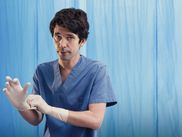 Adaptée des mémoires d’Adam Kay, This Is Going To Hurt suit les aventures d’un jeune docteur en gynécologie et obstétrique dans un hôpital londonien. Une comédie-dramatique en 7 épisodes de 45 minutes à découvrir sur CANAL+.