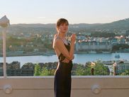 Présenté en compétition au Festival de Cannes 2021, le cinquième long-métrage de Joachim Trier y avait fait sensation. Et pour cause : irradié par le talent de la révélation Renate Reinsve, Prix d’interprétation féminine sur la Croisette, JULIE (EN 12 CHAPITRES) est l’un des plus beaux films sortis l’an dernier.