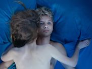 Après les documentaires et les écrits, voilà que l’une des personnalités les plus influentes du féminisme en France se lance dans l’écriture et la réalisation d’une série. Nouvelle Création Décalée CANAL+, DES GENS BIEN ORDINAIRES porte un regard unique sur la banalité du sexisme ordinaire avec pour toile de fond l’industrie de la pornographie.